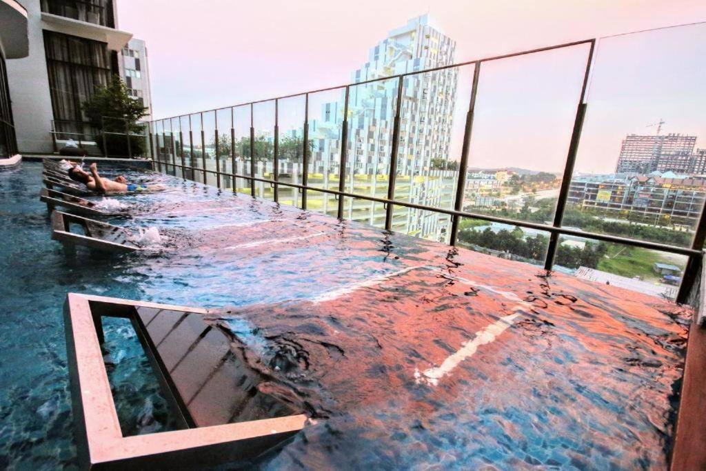 Lovely 3-Bedroom Serviced Apartment @ Cyberjaya Exterior foto